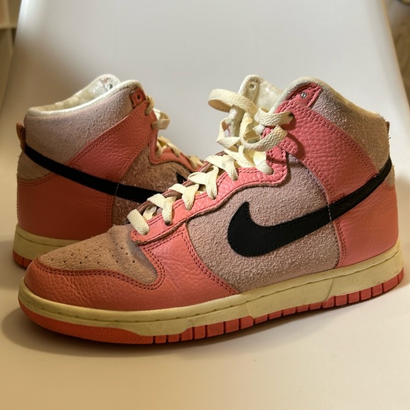 Nike Dunks High Top Pink - Picture 1 of 4